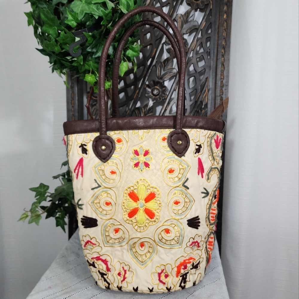 Vintage straw floral tote bag